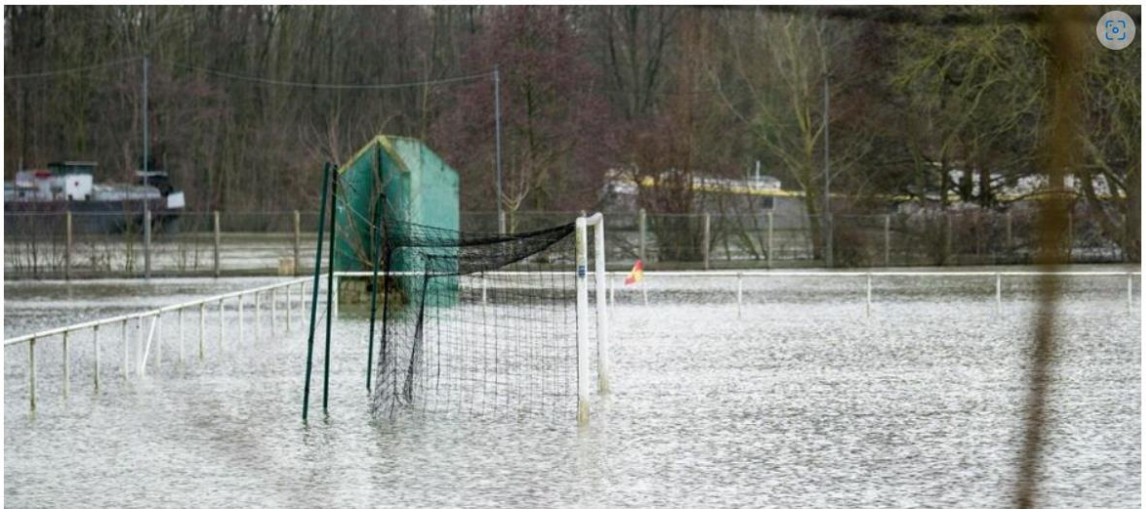 Terrains du complexe Roger-Sauvage inondés