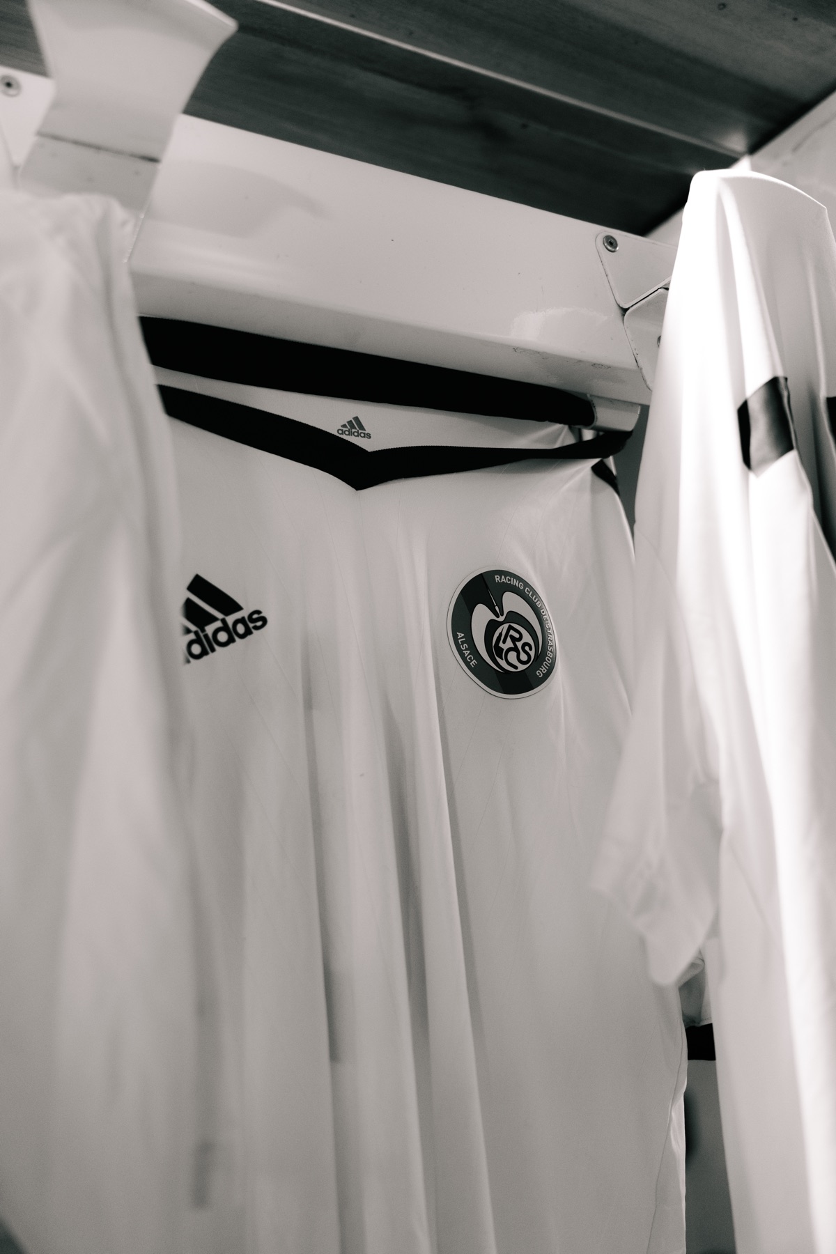 Maillot du Racing Club de Strasbourg dans le vestiaire