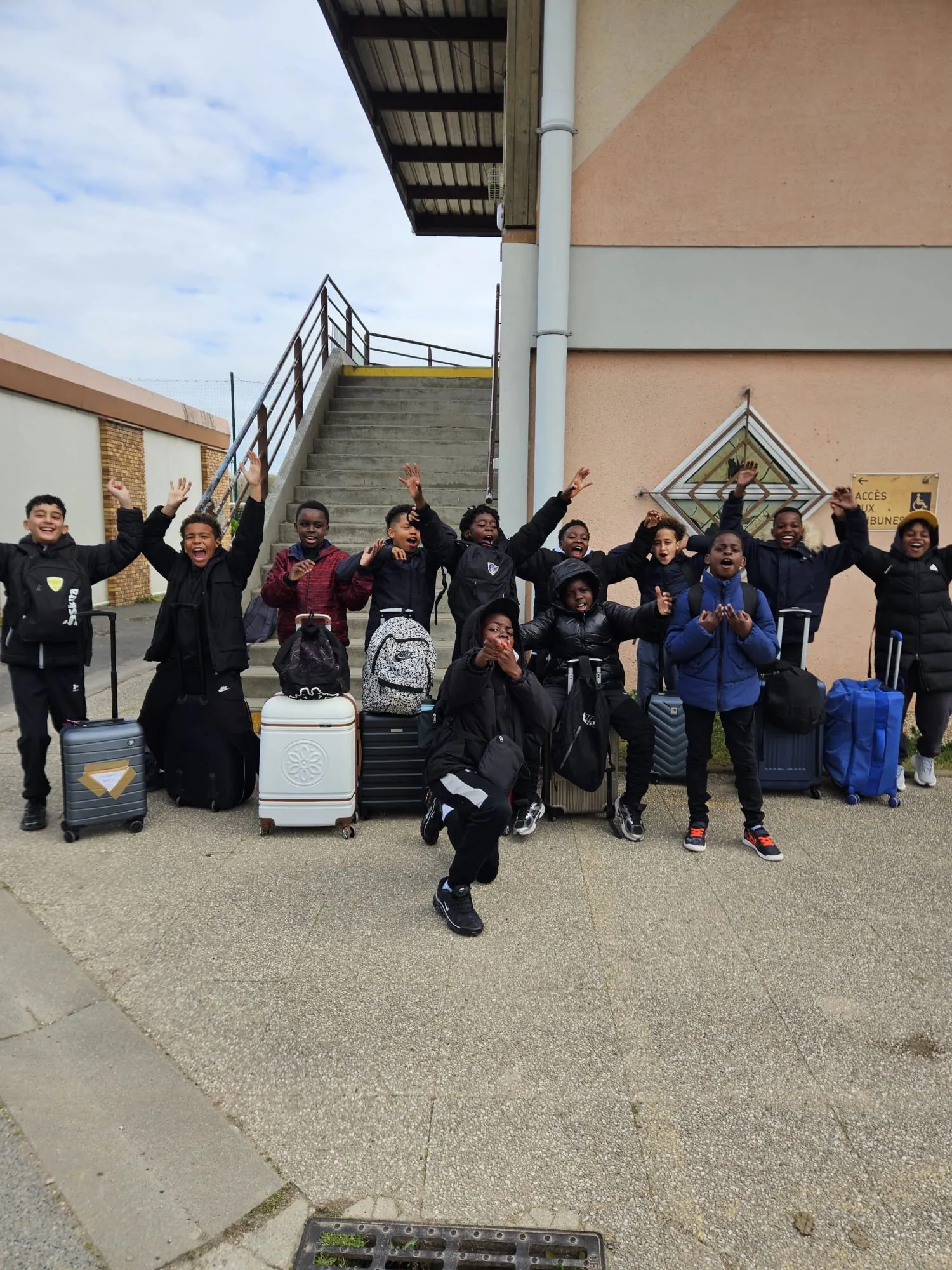 Les jeunes de l'US Vaires à leur arrivée pour le tournoi Top Gones