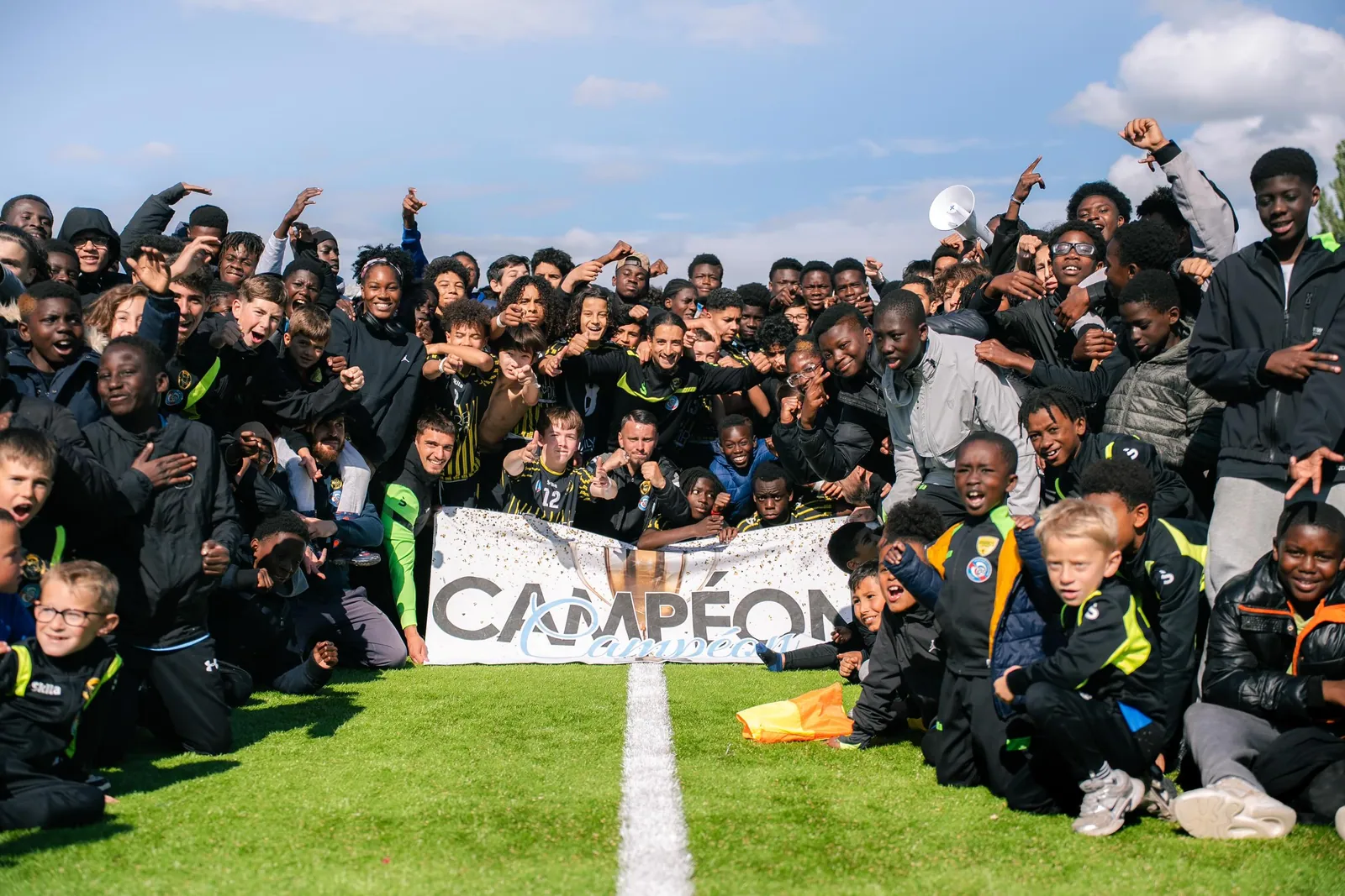 Les U14 de l'US Vaires célèbrent leur titre et leur montée en Régional 2